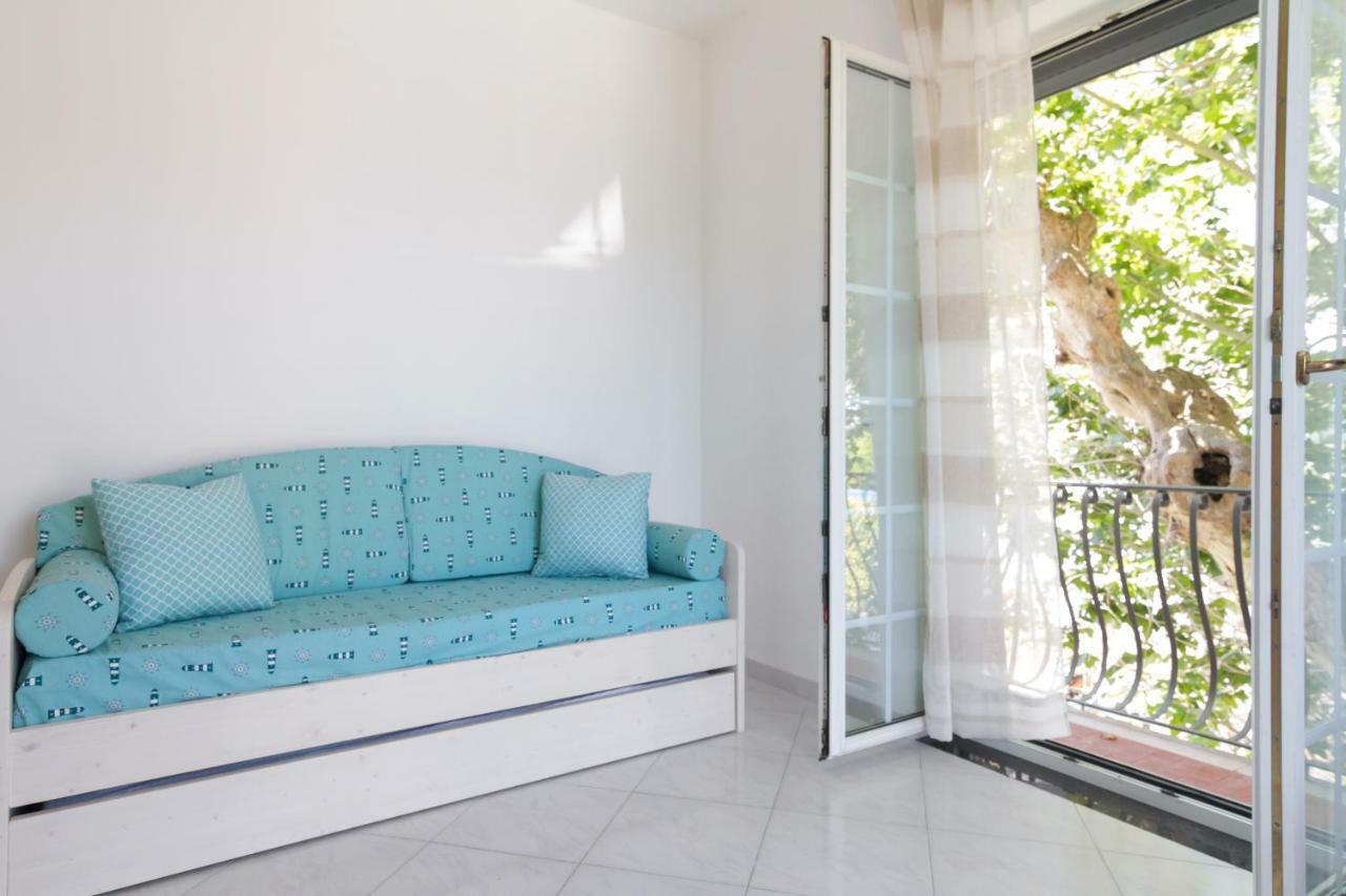 Aquamarine Relaxing Capri Suites Luaran gambar
