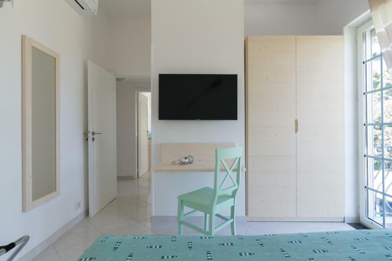 Aquamarine Relaxing Capri Suites Luaran gambar