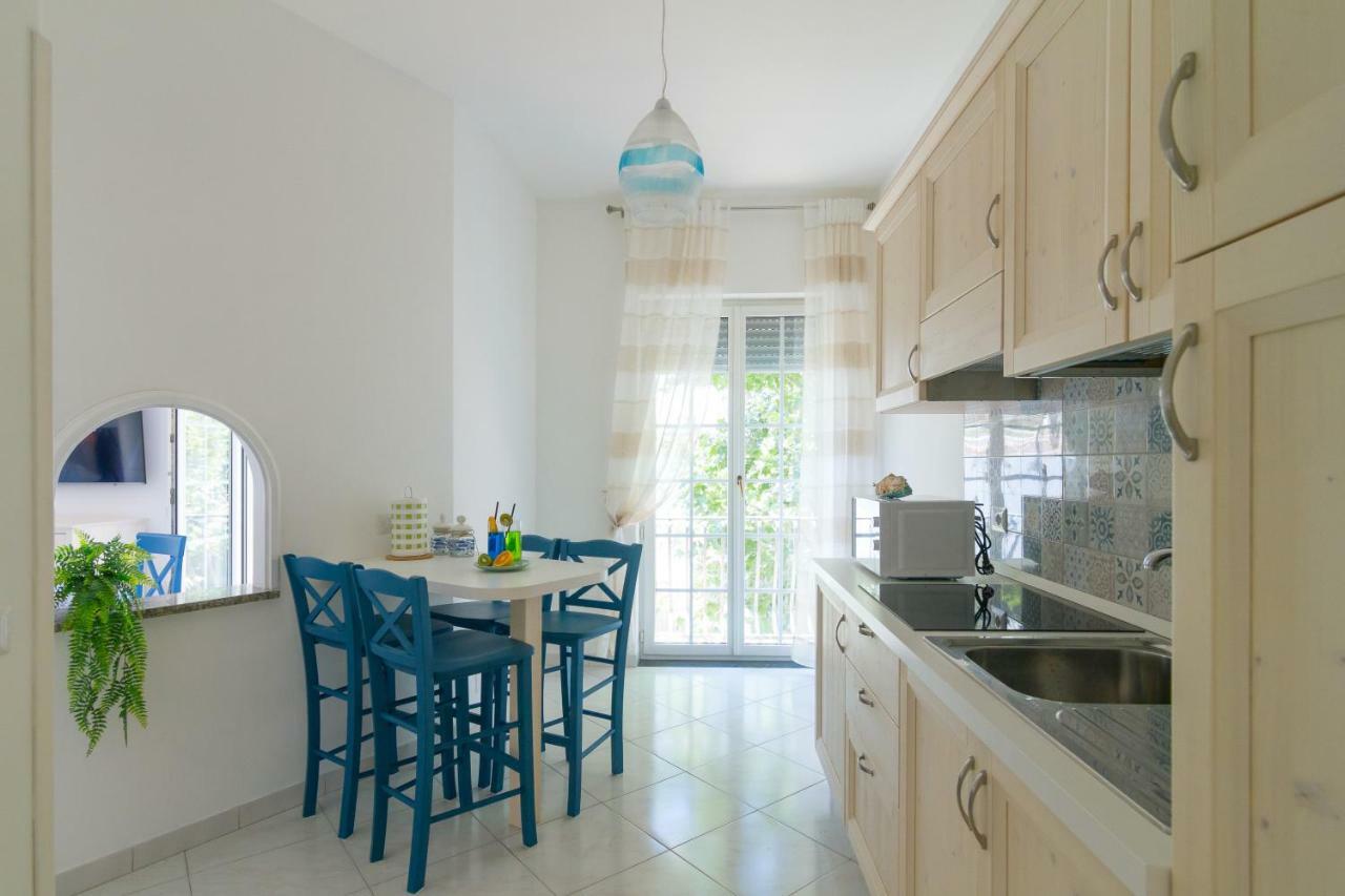 Aquamarine Relaxing Capri Suites Luaran gambar