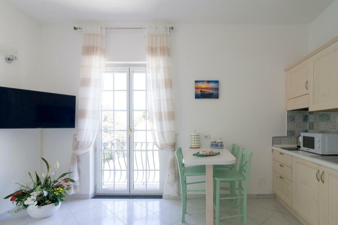 Aquamarine Relaxing Capri Suites Luaran gambar