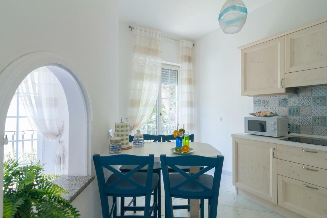 Aquamarine Relaxing Capri Suites Luaran gambar